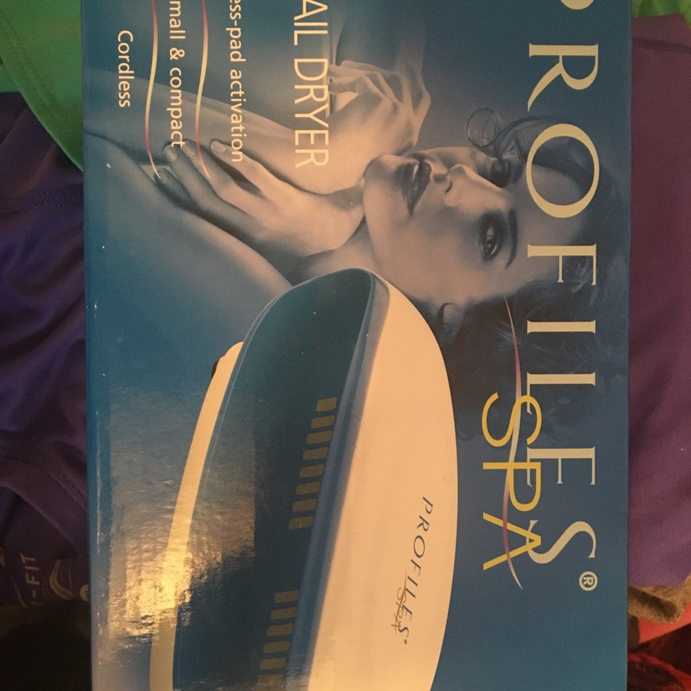 Nail dryer